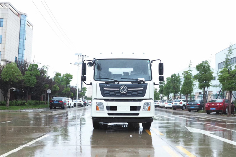 東風天龍后八輪20噸噴霧車，國六綠化噴灑車